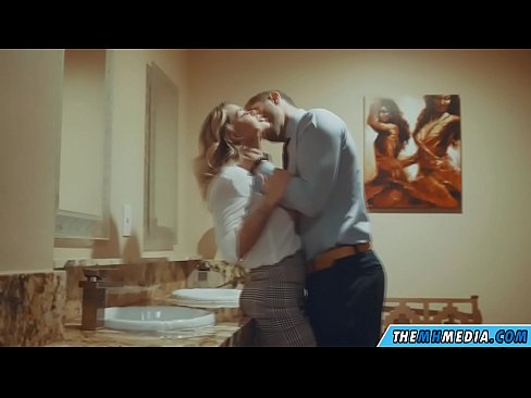 ❤️ როცა მკერდი ქერა აცდუნებს საჯარო საპირფარეშოში ❤️ სექს ვიდეო ka.dewporn.ru ️❤